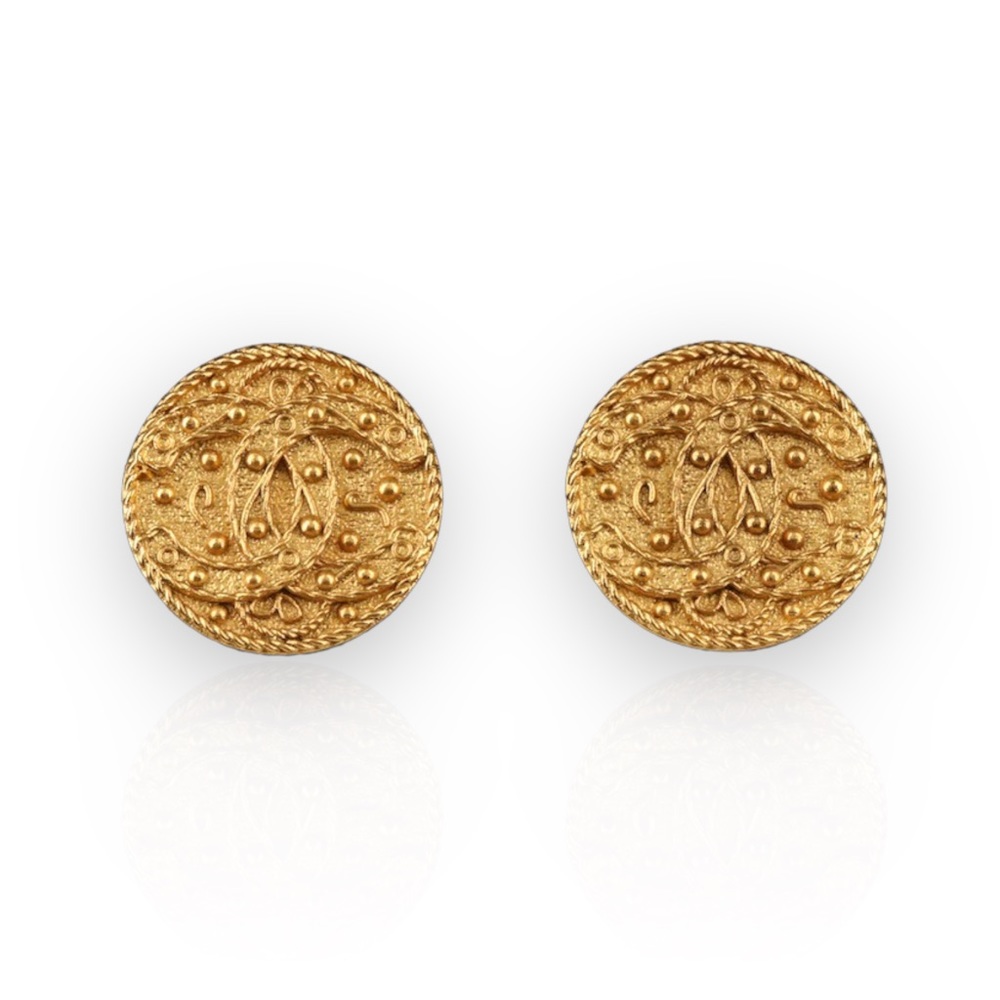 ✧ CHANEL 1995 CC logo button earrings